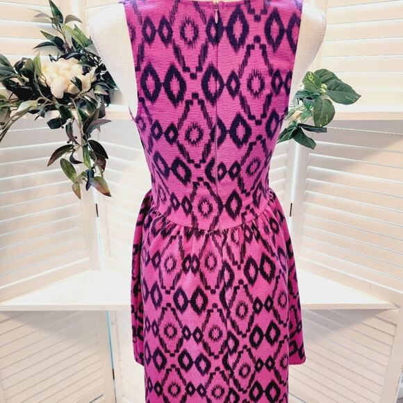 EVERLY V NECK GEOMETRIC FUSIA PINK/BLACK SLEEVELESS SIZE SMALL - Picture 5 of 6
